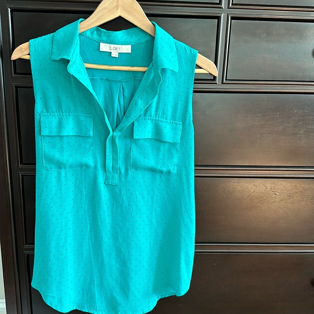 Loft sleeveless blouse with collar